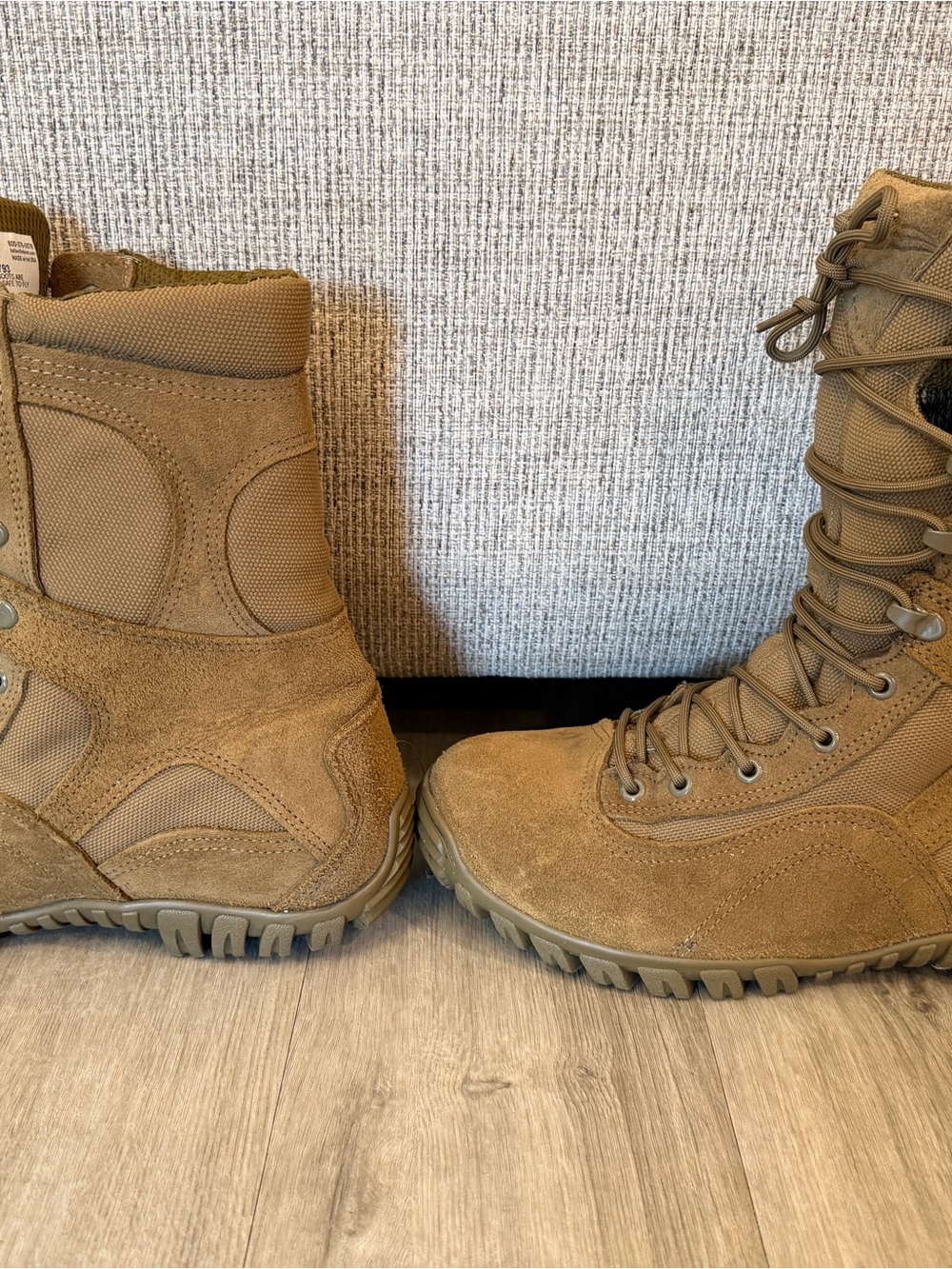 Belleville Tactical Men’s Desert Tan Combat Boots Safe to Fly - Picture 2 of 8